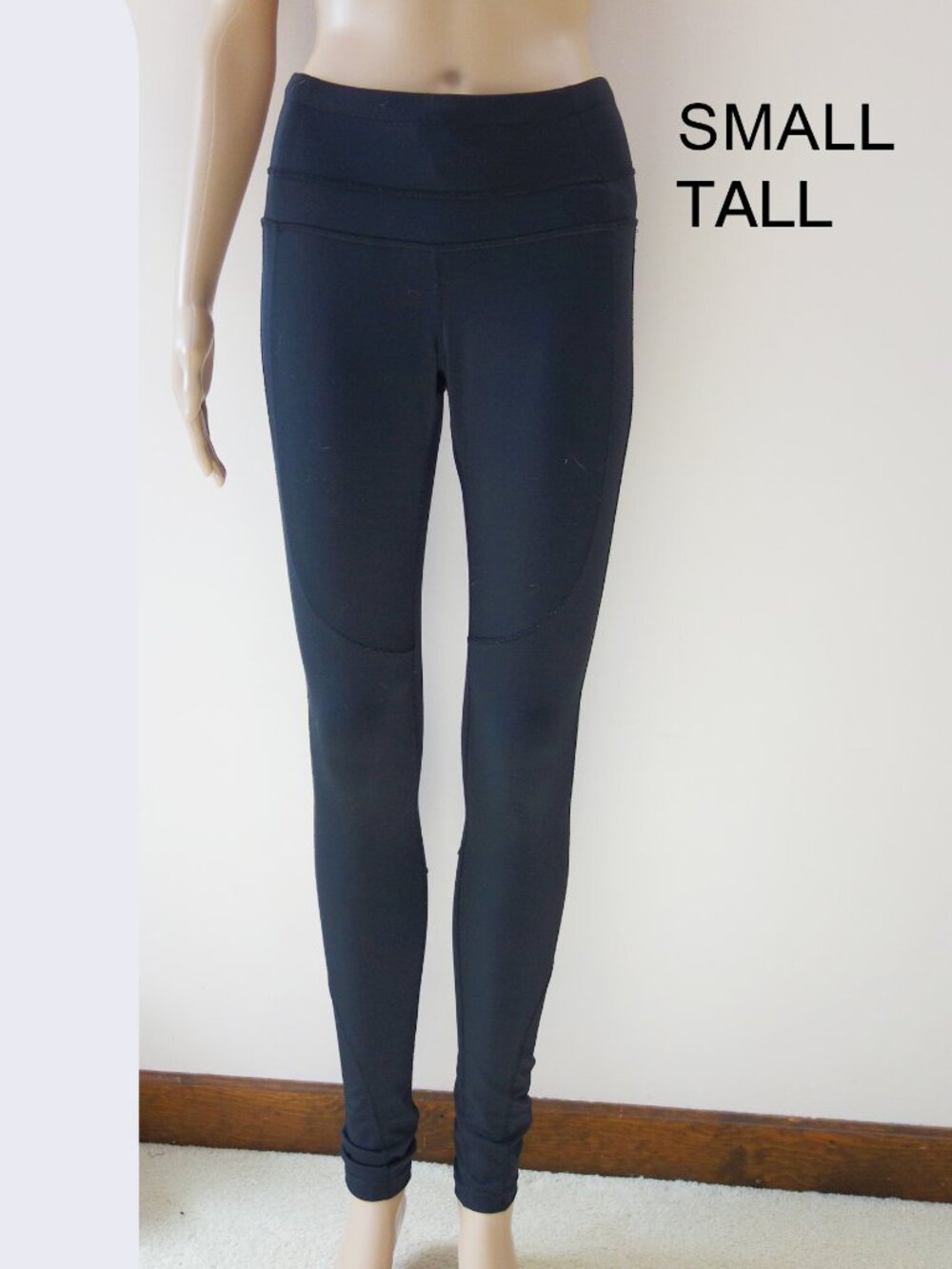 Athleta Mid Rise Black Tight Back Zip Pocket Size (Small Tall)